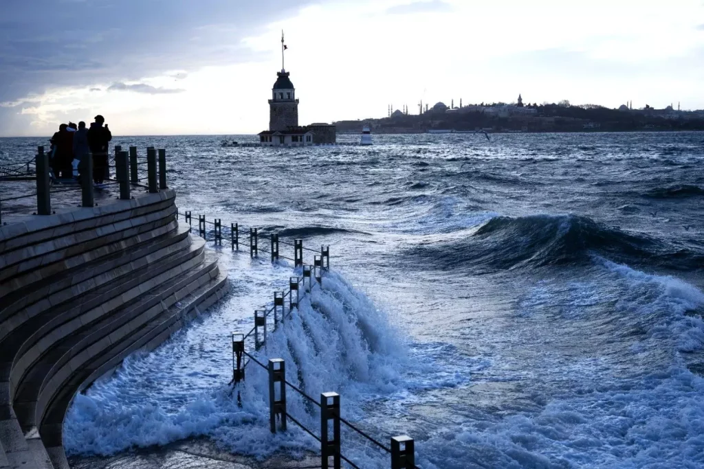 Istanbul Launches Cleanup After Deadly Storm