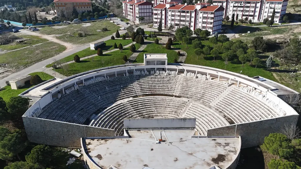 Şadan Gökovalı Open-Air Theatre Undergoes Modern Renovation