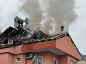 Fire Engulfs Attic of Three-Story House in Fethiye
