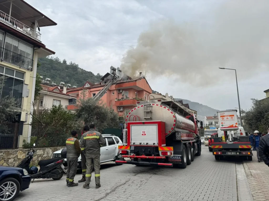 Fire Engulfs Attic of Three-Story House in Fethiye