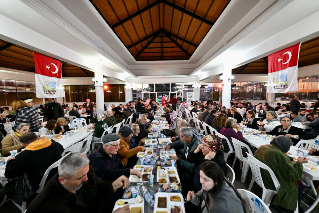 Fethiye Mayor Alim Karaca Joins Citizens at Çatalarık Social Facilities
