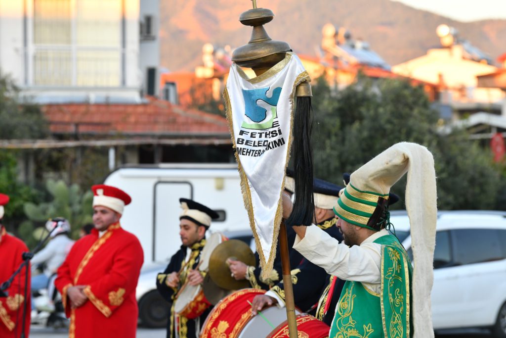 Fethiye Mayor Alim Karaca Joins Citizens at Çatalarık Social Facilities