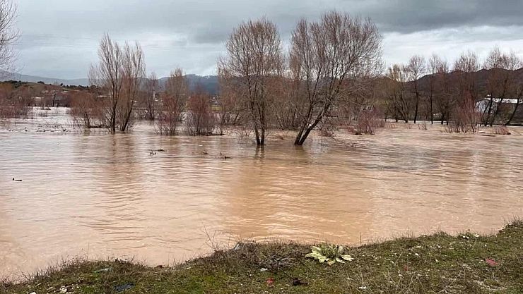 Flooding in Seydikemer: Houses Evacuated