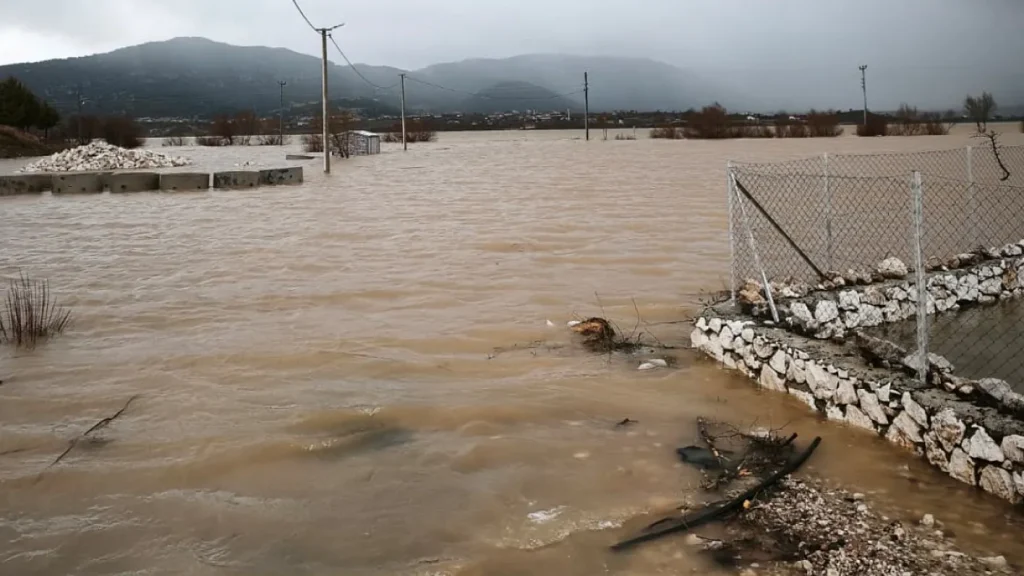 Flooding in Seydikemer: Houses Evacuated