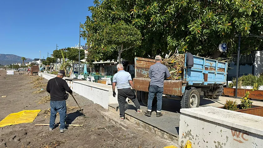 Intensive Cleaning Work Underway at Çalış Beach After Heavy Rainfall