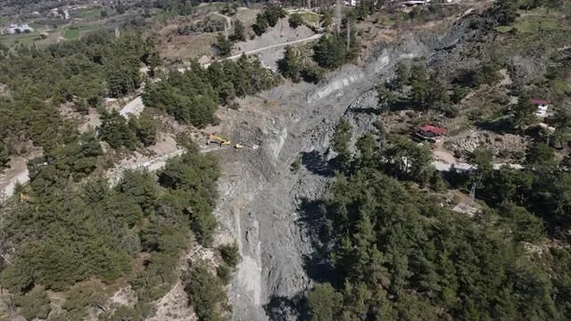 Landslide Closes Seydikemer Road, Teams Working to Reopen