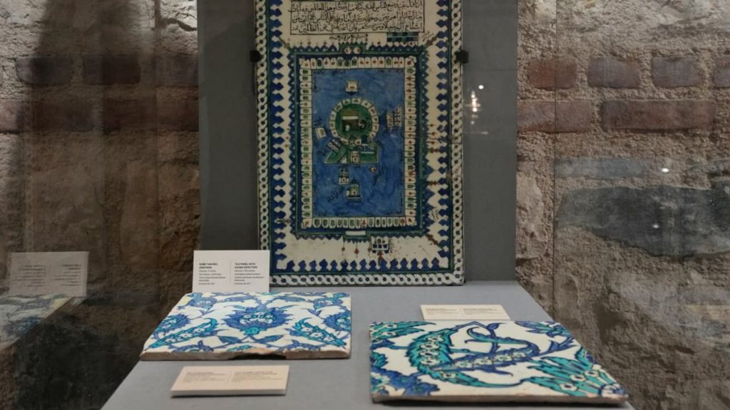 Stolen 16th-Century İznik Tiles Returned to Turkey