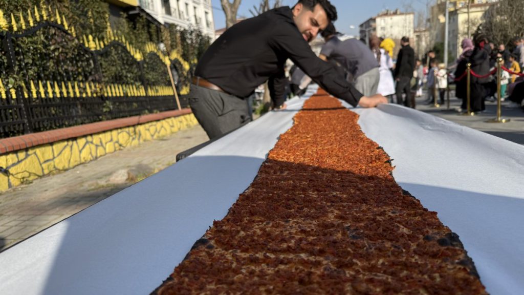 63-Metre Lahmacun in Istanbul Sets Guinness World Record