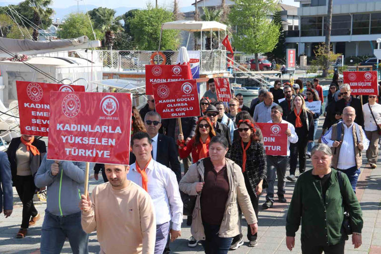 Women Hold Night March in Fethiye for International Women’s Day