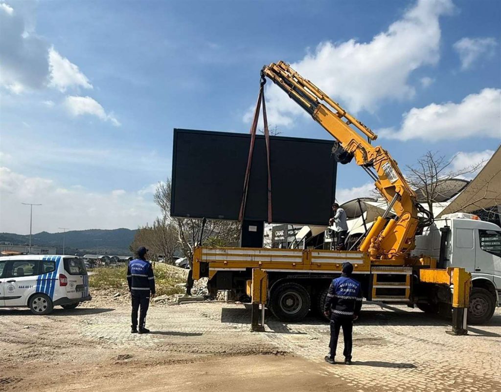 Strict Control of Outdoor Advertising Across Muğla