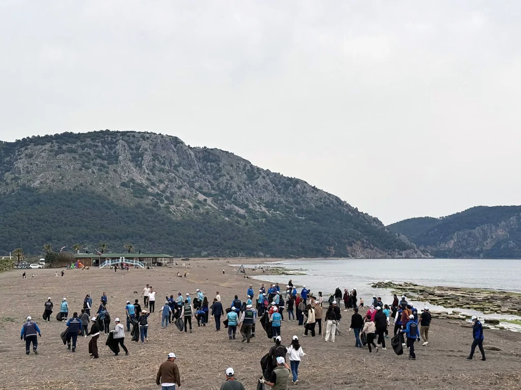 Metropolitan Municipality Expands Environmental Efforts with Beach Cleaning Campaign