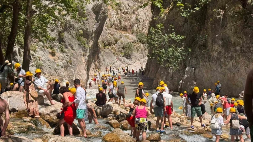 Holiday Crowds Flock to Saklıkent Canyon During Eid al-Adha