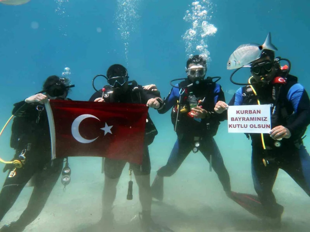 Fethiye Divers Mark Eid with Turkish Flag Underwater