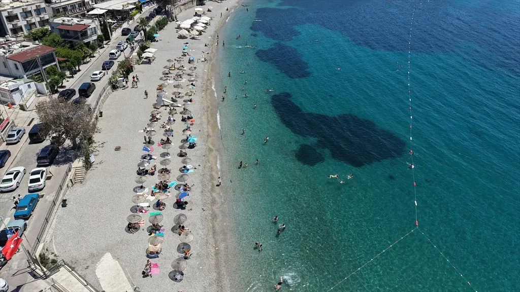 Holiday Crowds Fill Antalya and Muğla Beaches During Eid al-Adha