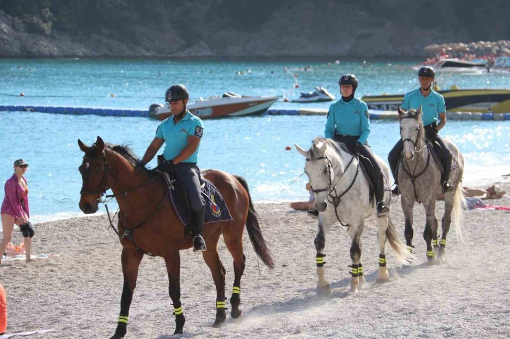 Mounted Gendarmerie Teams Return to Ölüdeniz for the Summer Season