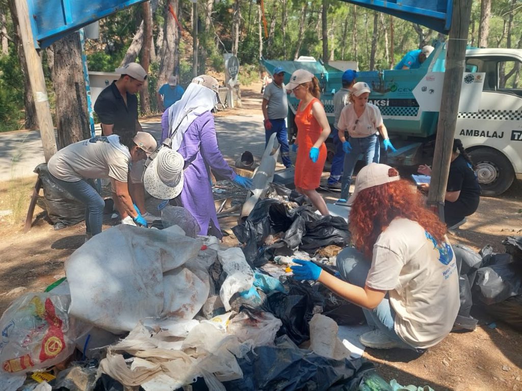 184 Kilograms of Waste Collected Along the Lycian Way During Environment Week Activities184 Kilograms of Waste Collected Along the Lycian Way During Environment Week Activities