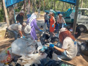 184 Kilograms of Waste Collected Along the Lycian Way During Environment Week Activities184 Kilograms of Waste Collected Along the Lycian Way During Environment Week Activities