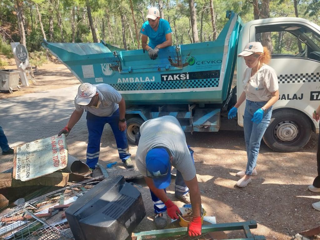 184 Kilograms of Waste Collected Along the Lycian Way During Environment Week Activities