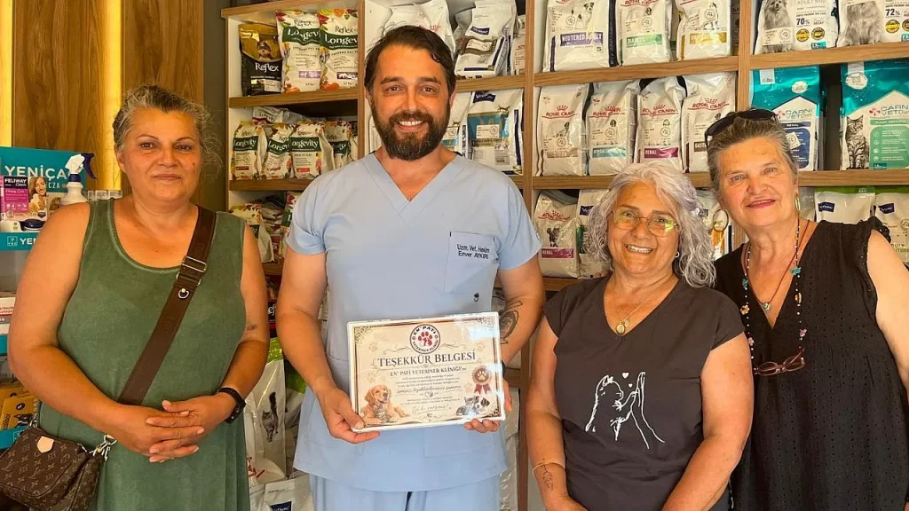 Fethiye Veterinarian Honoured for Long-Term Support of Street Animals