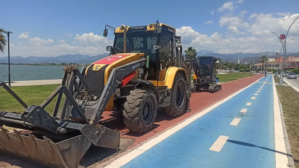 Renovation Work Continues on Tartan Tracks Along Fethiye Coastal Strip