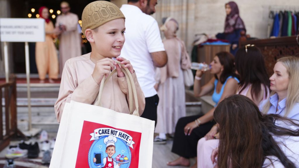 U.K. Boy Brings ‘Cake Not Hate’ Campaign to Istanbul