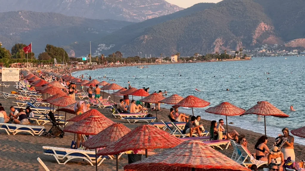 Evening bustle at Çalış Beach as locals seek relief from the heat