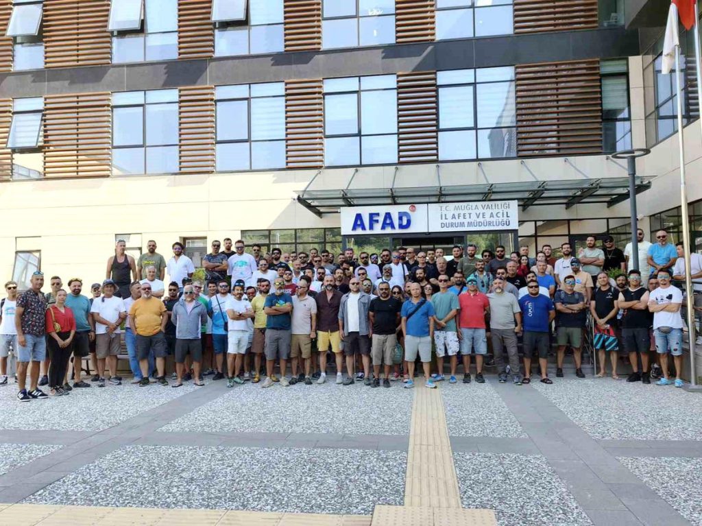 Ölüdeniz Paragliding Pilots Present Industry Demands to Muğla Officials