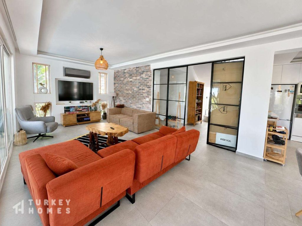 Turkey Homes: 4-Bed Villa with Infinity Pool in Üzümlü - £335,000
