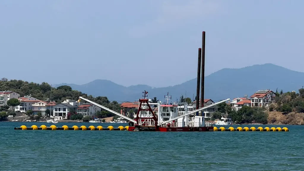 Seabed Sludge Removal Begins in Fethiye Bay