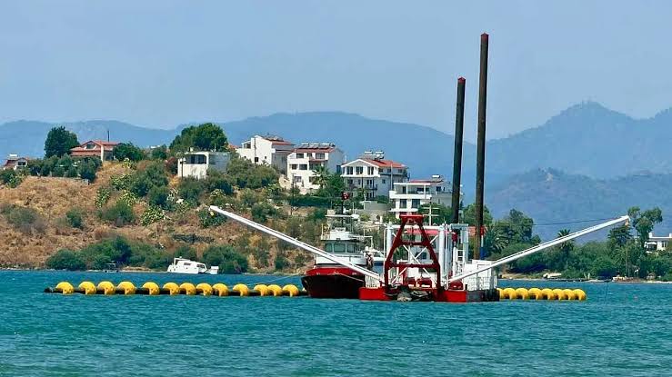 Seabed Sludge Removal Begins in Fethiye Bay
