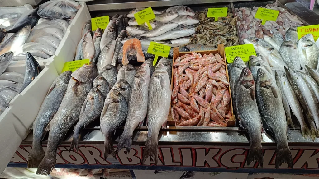 Fethiye Fishing Season Peaks as Fish Market Stalls Fill with Fresh Catch
